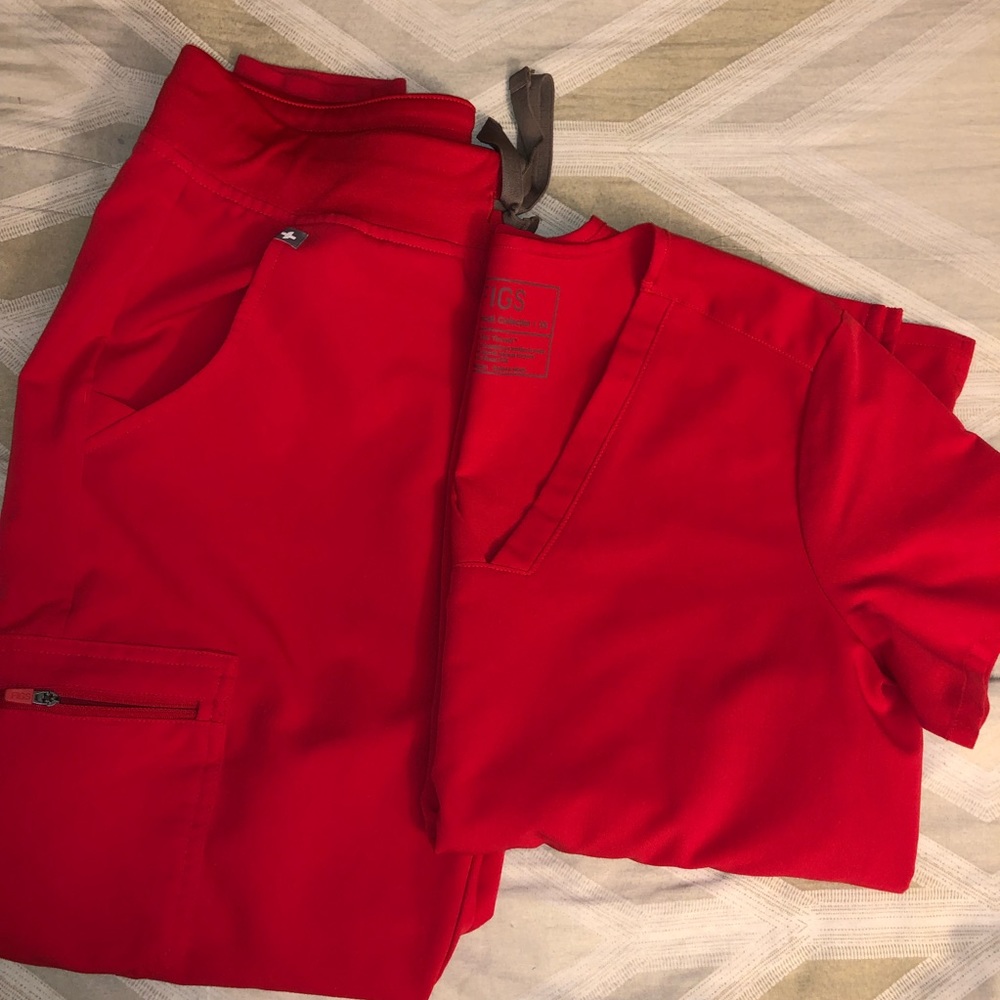 Figs Pop Red scrub set